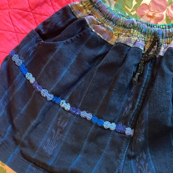 Boho Guatemalan shorts size small cotton elastic waist pockets patchwork blue - Picture 4 of 4